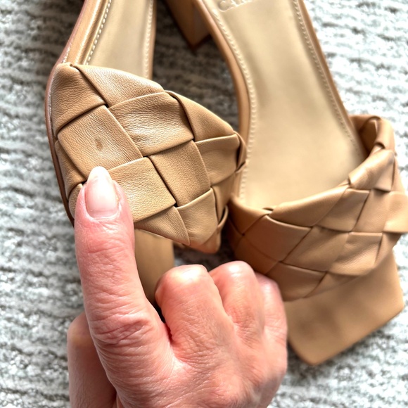 Vince Camuto Beige woven mules, size 7 - Picture 6 of 6